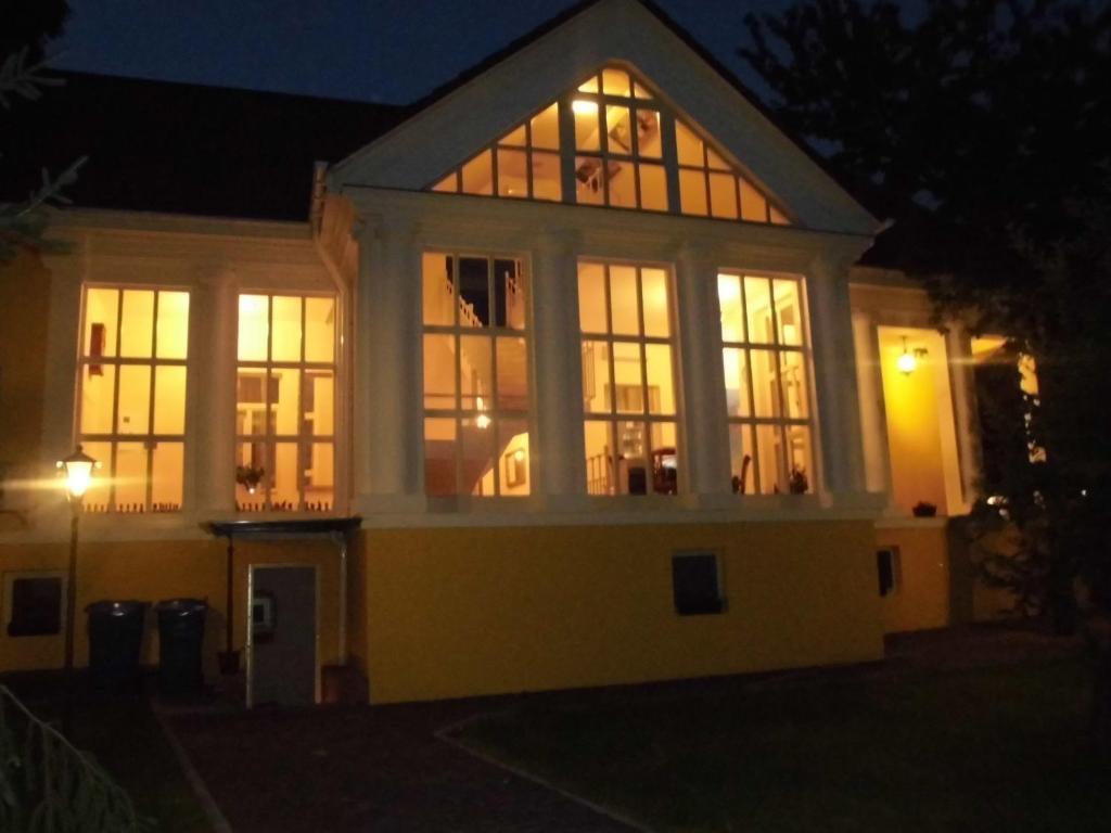Boutique Hotel Villa P อุชโฮรอด ภายนอก รูปภาพ