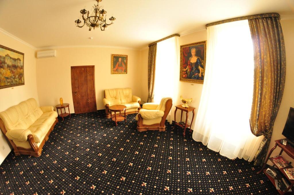 Boutique Hotel Villa P อุชโฮรอด ภายนอก รูปภาพ